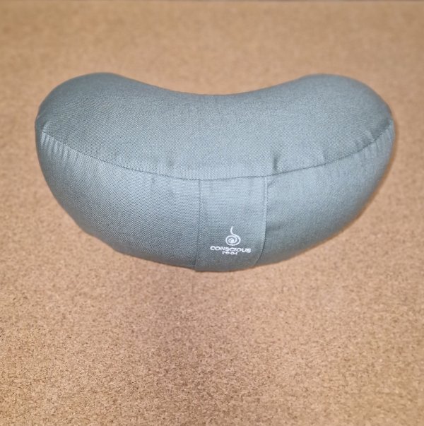 Crescent_Meditation_Cushion_yoga